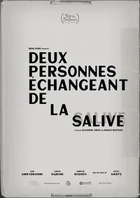 Dos personas intercambiando saliva